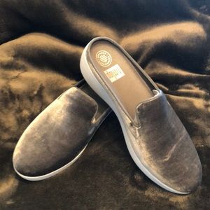 Fitflop gray velvet slides